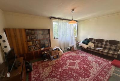 Apartament cu 3 camere decomandat în Drumul Taberei