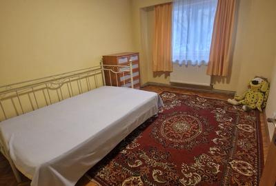 Apartament cu 4 camere decomandat în Soarelui