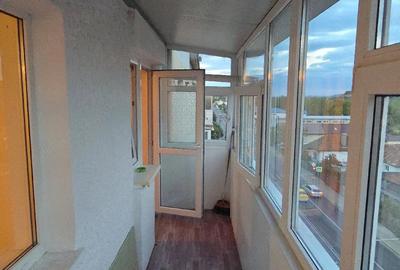 Apartament cu 3 camere decomandat în Sud
