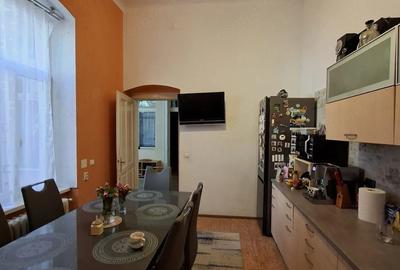 Apartament cu 4 camere decomandat în Central