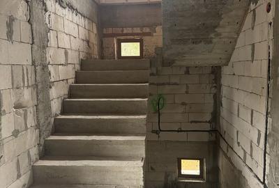 Casă cu 7 camere cu Teren 530 Mp în Voineasa - 1