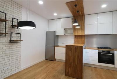 Apartament cu 2 camere decomandat, mobilat în Podul de Piatră
