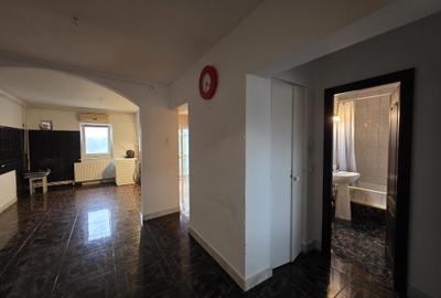 Apartament cu 4 camere decomandat în Central - 2