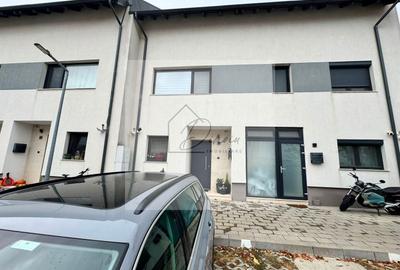 Casă cu 5 camere cu Canalizare în Nord