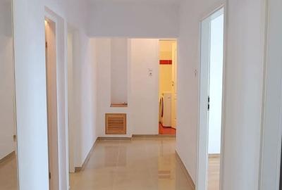 Apartament cu 3 camere decomandat în Grivița