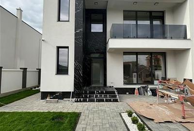 Casă individuală cu 4 camere cu Canalizare în Sânpetru - 1
