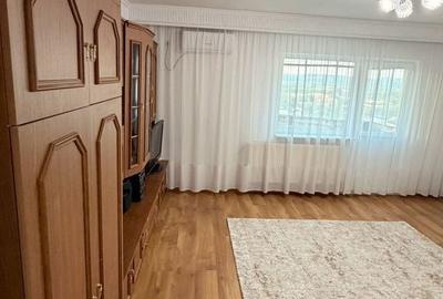 Apartament cu 3 camere decomandat în Zăvoi - 1