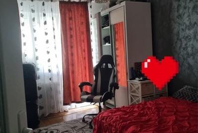 Apartament cu 3 camere decomandat în Tineretului