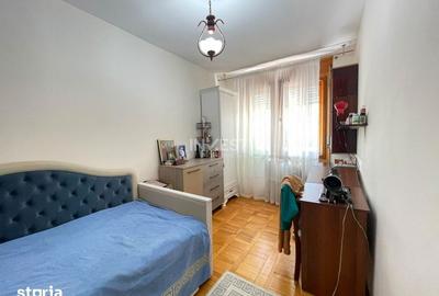Apartament cu 3 camere semidecomandat în Podu Roș