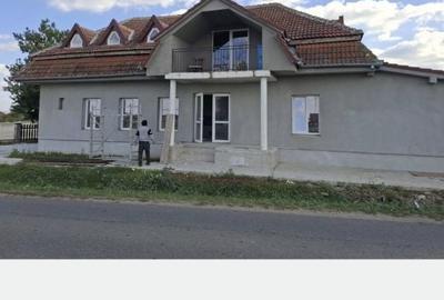 Casă cu 4 camere în Biharia