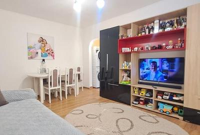 Apartament cu 3 camere semidecomandat, mobilat în Tătărași