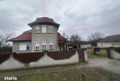 Casă cu 6 camere cu Teren 3103 Mp în Odoreu - 3
