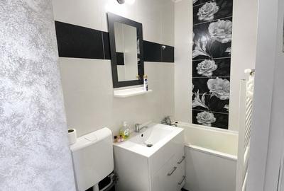 Apartament cu 2 camere semidecomandat în Micro 1 - 3