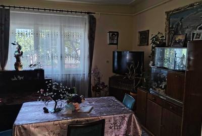 Casă cu 3 camere în Central