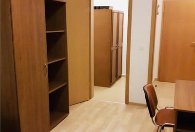 Apartament cu 2 camere decomandat în Tractorul