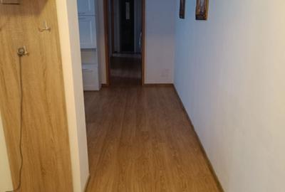 Apartament cu 3 camere în Decebal