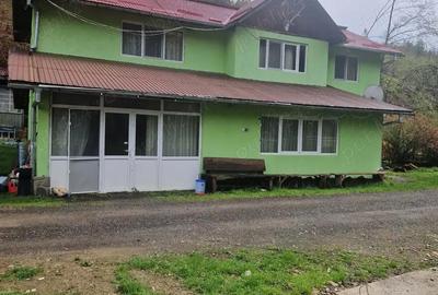 Casă cu 6 camere în Măneciu - 2