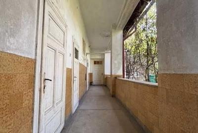 Casă cu 4 camere în Central