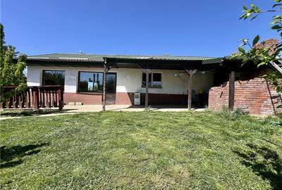 Casă cu 3 camere cu Teren 1200 Mp în Bârnova