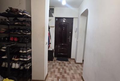 Apartament cu 3 camere decomandat în Obor