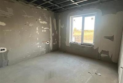 Casă cu 3 camere cu Teren 500 Mp în Cihei