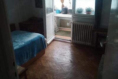 Apartament cu 3 camere decomandat în Exterior Vest