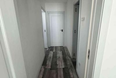 Apartament cu 3 camere semidecomandat în Crângași