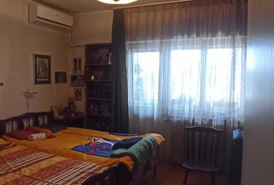 Apartament cu 4 camere decomandat în Lacul Tei