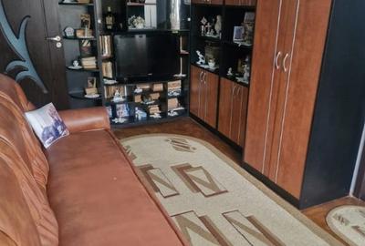 Apartament cu 3 camere semidecomandat în Micro 14 - 1