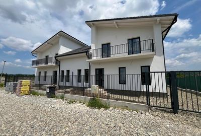 Duplex cu 5 camere cu Canalizare în Șelimbăr - 1