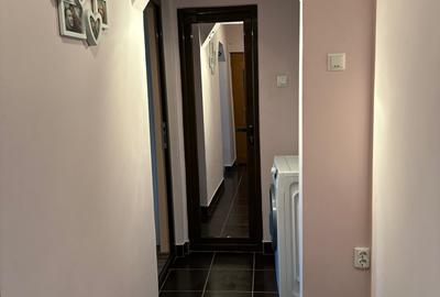 Apartament cu 3 camere semidecomandat în Micro 38 - 1