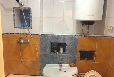 Garsonieră decomandată în Apărătorii Patriei
