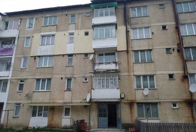Apartament cu 3 camere decomandat în Dodeni