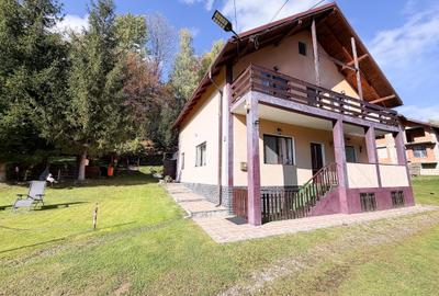 Casă cu 6 camere cu Canalizare în Bran