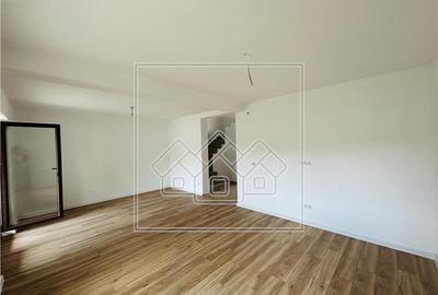 Duplex cu 4 camere cu Canalizare în Central - 9