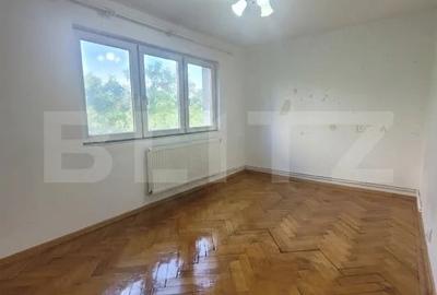 Apartament cu 3 camere semidecomandat în Torontalului