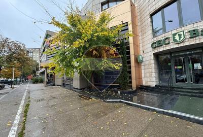 Apartament cu 3 camere semidecomandat, mobilat în Podgoria