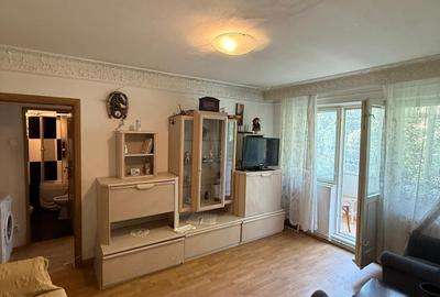Apartament cu 3 camere semidecomandat în Păcurari