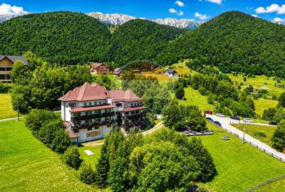 Hotel/Pensiune, de 1,200 mp, în Peștera