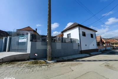 Casă cu 4 camere în Izvoarele