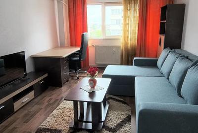 Apartament cu 2 camere semidecomandat, mobilat în 1 Mai