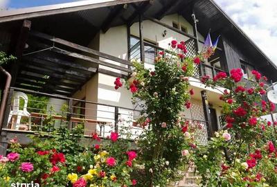 Casă cu 5 camere decomandat cu Teren 1000 Mp în Central