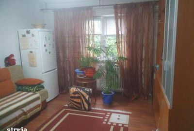 Apartament cu 2 camere semidecomandat în Berceni