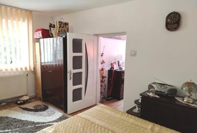 Duplex cu 4 camere cu Canalizare în Central - 1