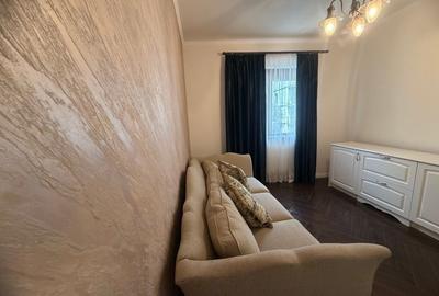 Apartament cu 3 camere decomandat, mobilat în Dumbrăvița