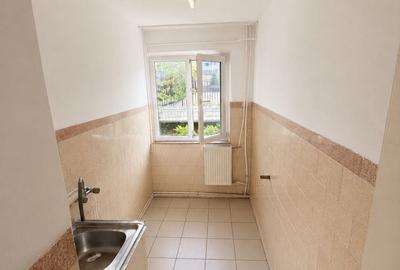 Apartament cu 3 camere decomandat în Ostroveni - 2