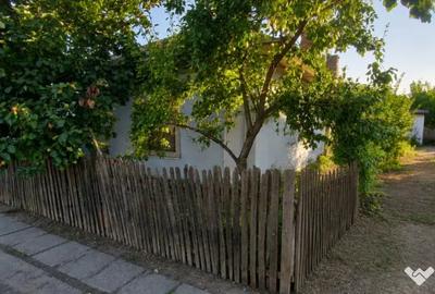 Casă cu 3 camere cu Teren 484 Mp în Central