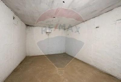 Apartament cu 4 camere decomandat în Noua