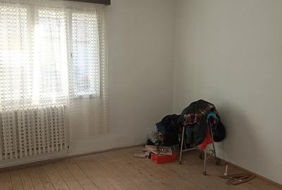 Casă cu 2 camere cu Teren 625 Mp în Central