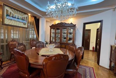 Casă individuală cu 8 camere cu Canalizare în Pipera